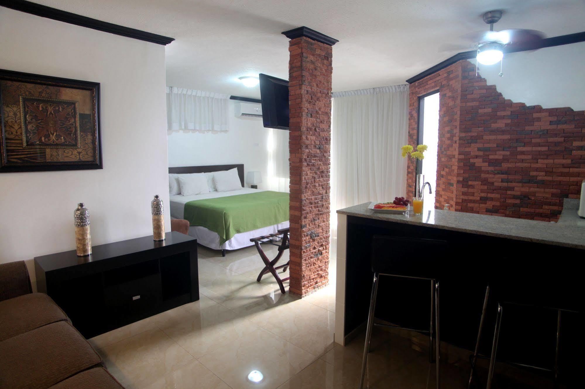 Az Hotel And Suites Panamá Esterno foto