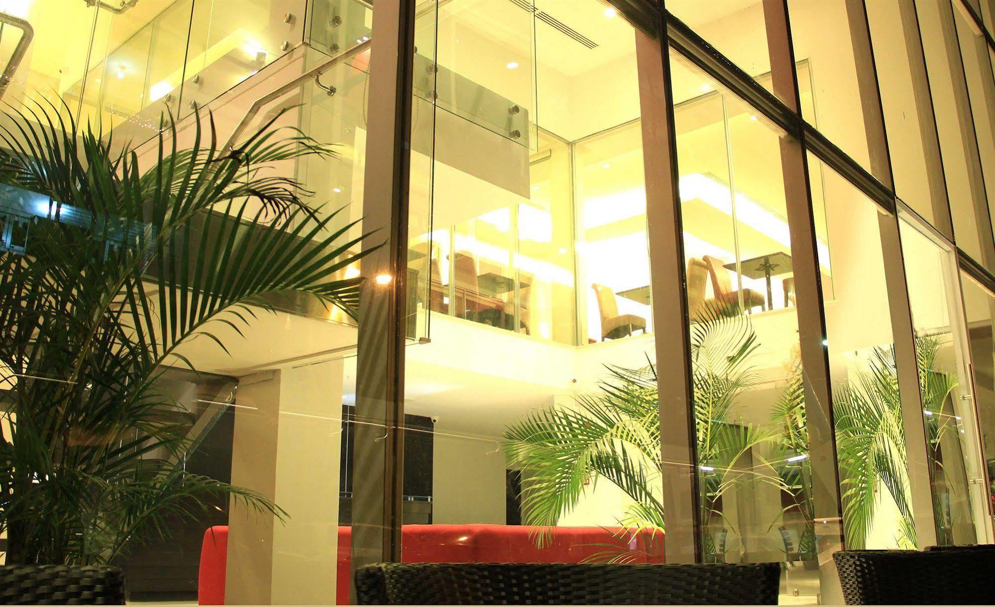Az Hotel And Suites Panamá Esterno foto